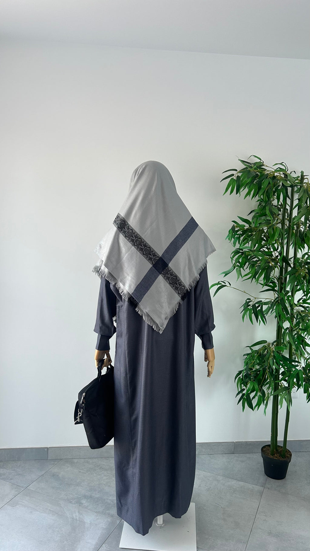 Qamis Saoudien Gris Foncé — Dar Nūr