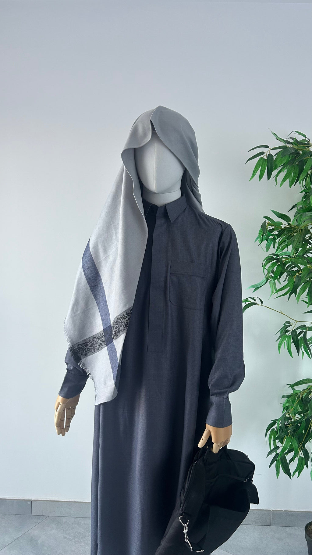 Qamis Saoudien Gris Foncé — Dar Nūr