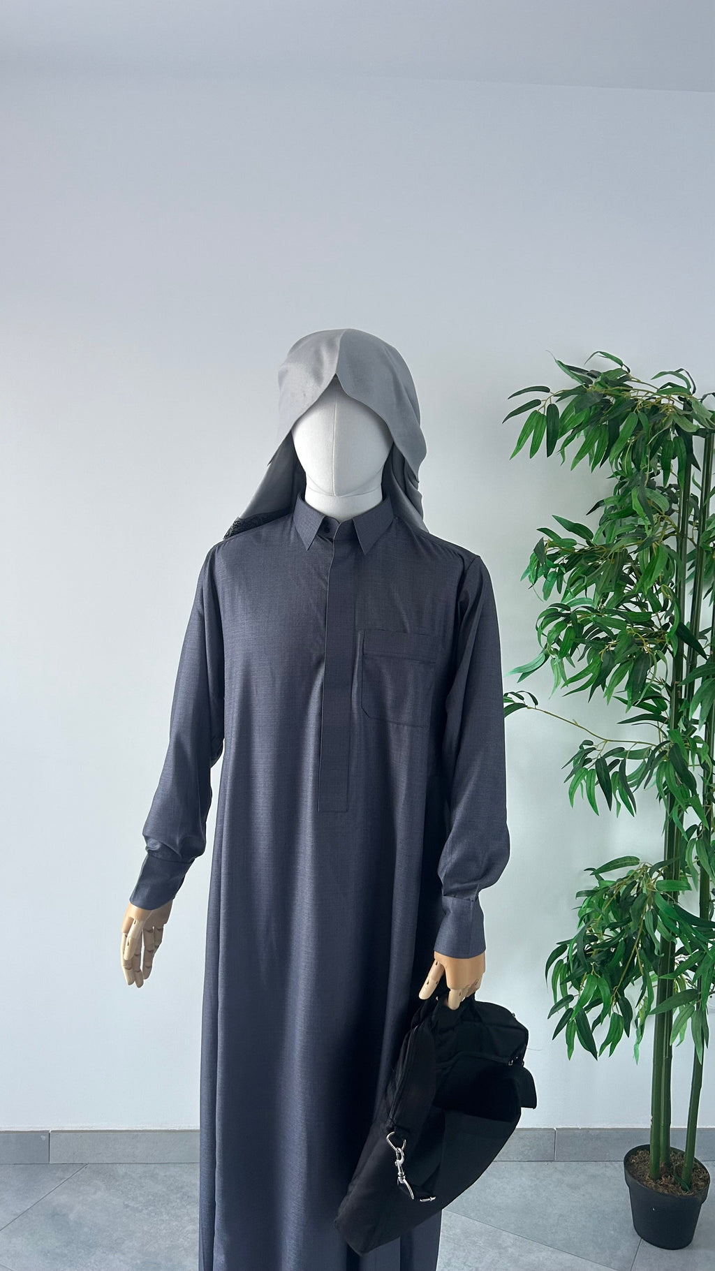 Qamis Saoudien Gris Foncé — Dar Nūr