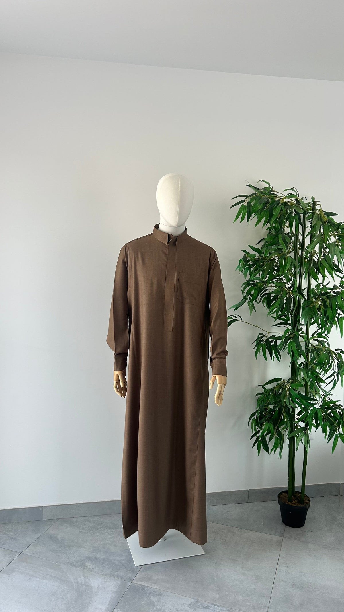Qamis Saoudien Marron — Dar Nūr