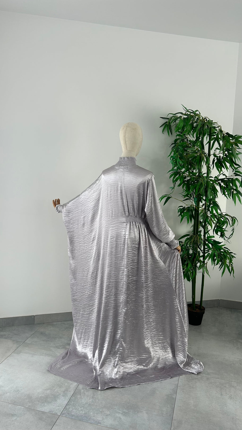 Abaya Nouha Gris Argenté — Dar Nūr