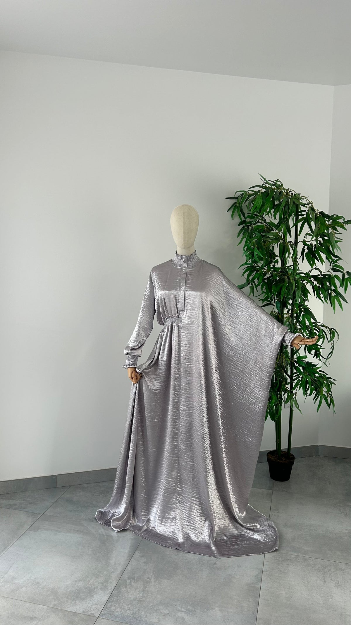 Abaya Nouha Gris Argenté — Dar Nūr