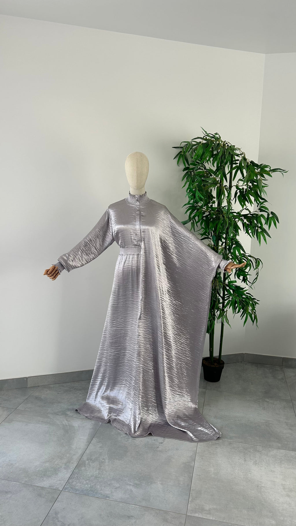 Abaya Nouha Gris Argenté — Dar Nūr