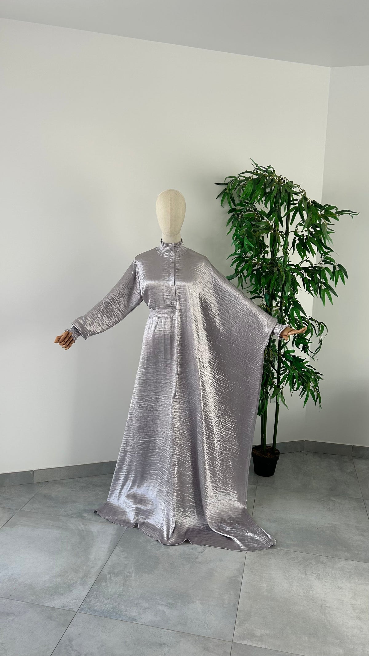 Abaya Nouha Gris Argenté — Dar Nūr