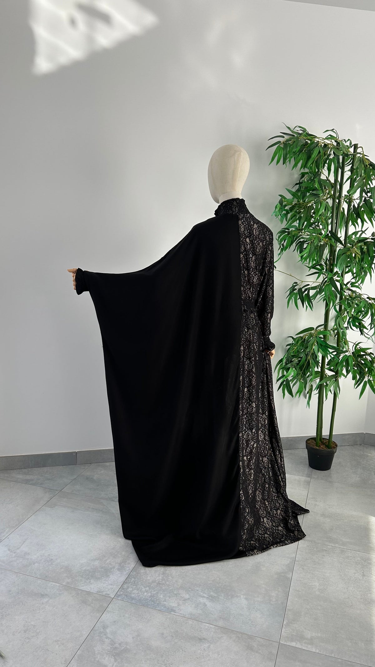 Abaya Nouha Noir Dentelle — Dar Nūr